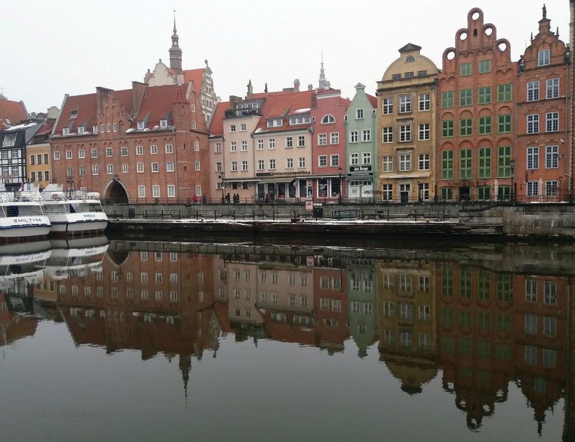 Motlava-joki ja jokiranta Gdanskissa, Puolassa, kuva: Arjen pilkahduksia -blogi, luvaton käyttö kielletty