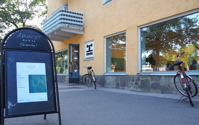 Paula Ollikaisen näyttely Galleria Joellassa, Turussa. Kuva: Arjen pilkahduksia -blogi, luvaton käyttö kielletty
